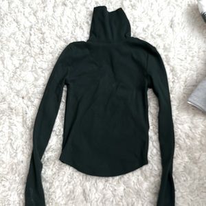 Aritzia dark green turtleneck long sleeve!!